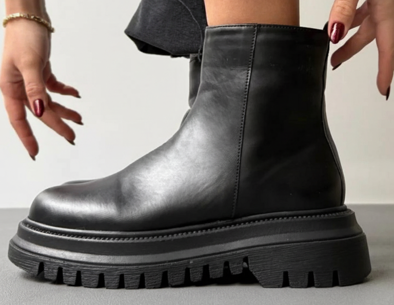 Bottines en cuir noir pour femme